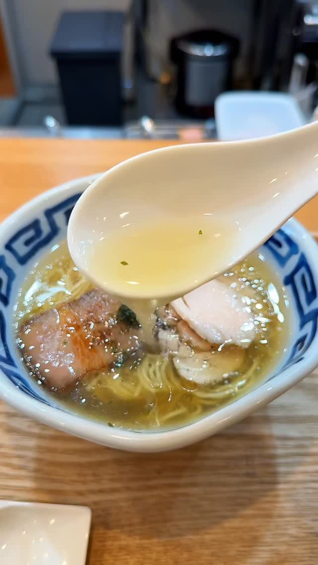 gourmet_lab_jp 게시물 이미지: 透き通りすぎた塩ラーメン、このスープが美しすぎる

【中華そばきくちゃん】
https://h...