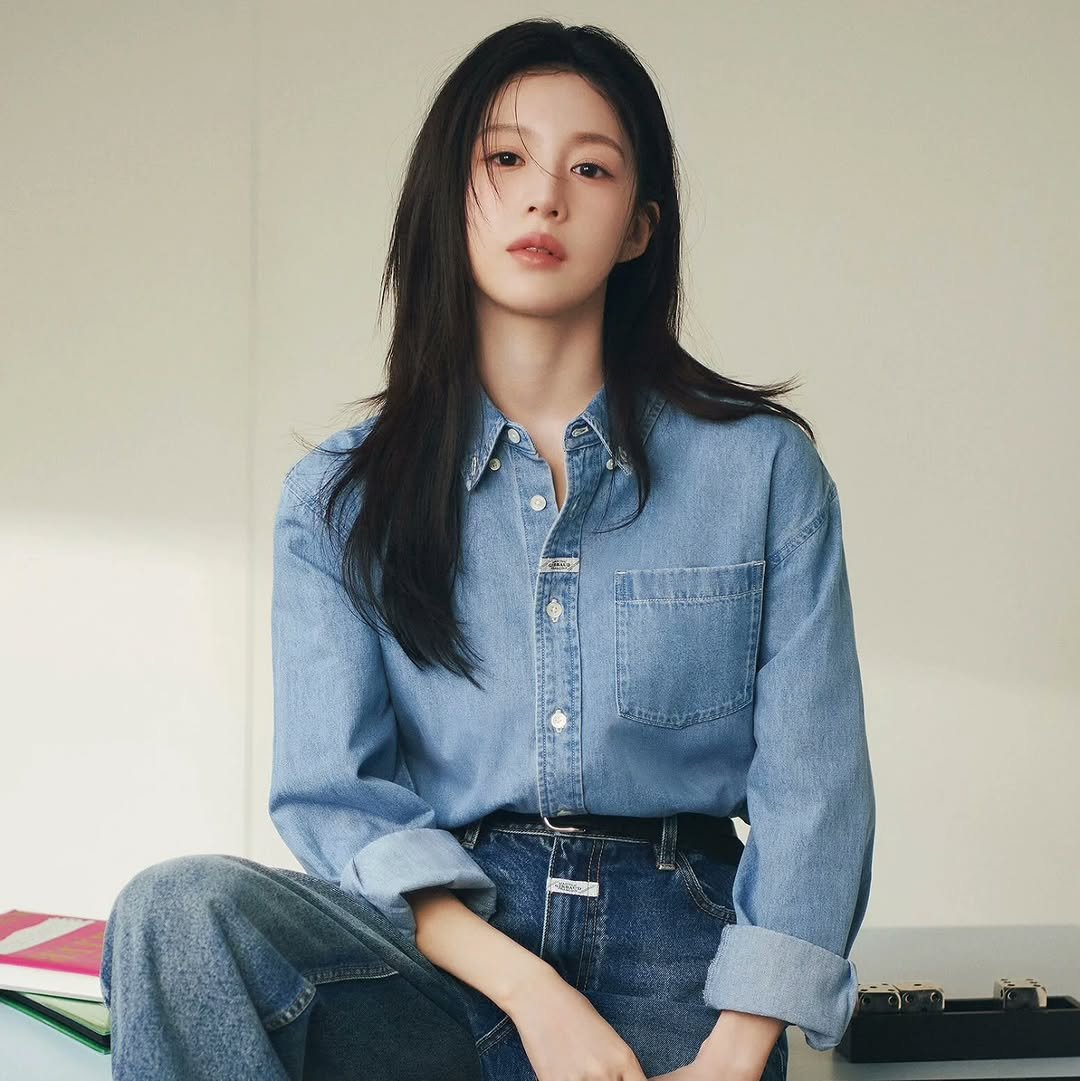 Photo by GO YOUN JUNG INDONESIA 🇮🇩 on February 12, 2026. May be an image of one or more people, hair, top and text.