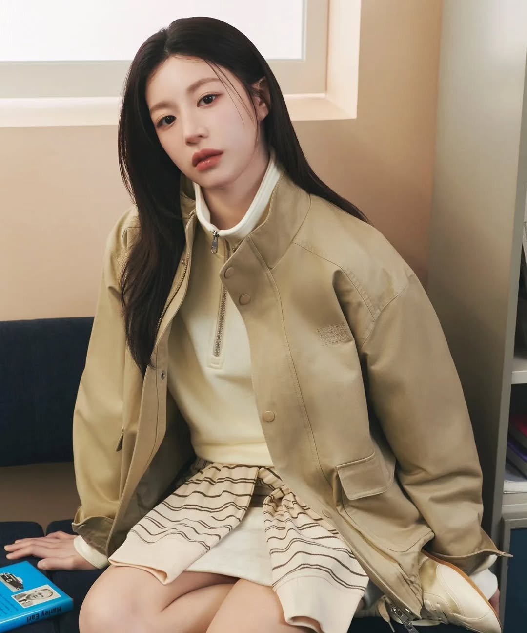 Photo by GO YOUN JUNG INDONESIA 🇮🇩 on February 12, 2026. May be an image of one or more people, hair, goosedown coat, duffle coat, parka, turtleneck and text.