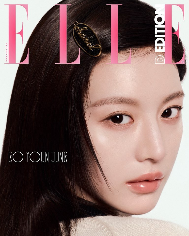 Photo shared by 고윤정 on September 27, 2025 tagging @mokjungwook, @halolee7, @b_joeun, @ellekorea, @chanelofficial, @stylist_eel, and @chanel.beauty. May be an image of 1 person and text that says 'EL LA E Ow 아니가 B GOYOUNJUNG GO YOUN JUNG'.