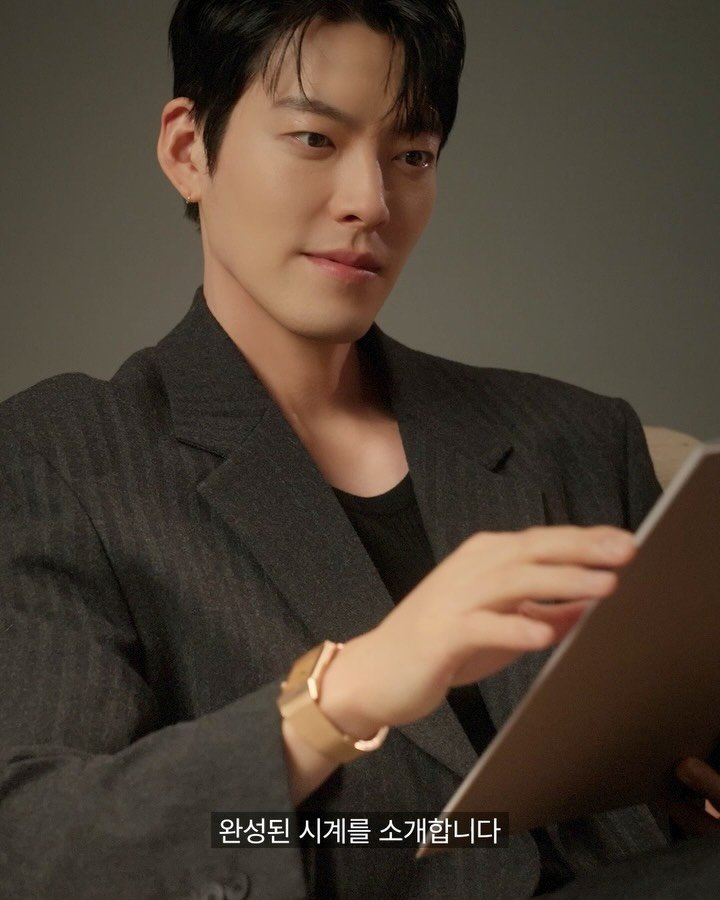 gq_korea 게시물 이미지: #광고 예거 르쿨트르가 리베르소의 새로운 장을 엽니다. 글로벌 앰버서더 김우빈이...