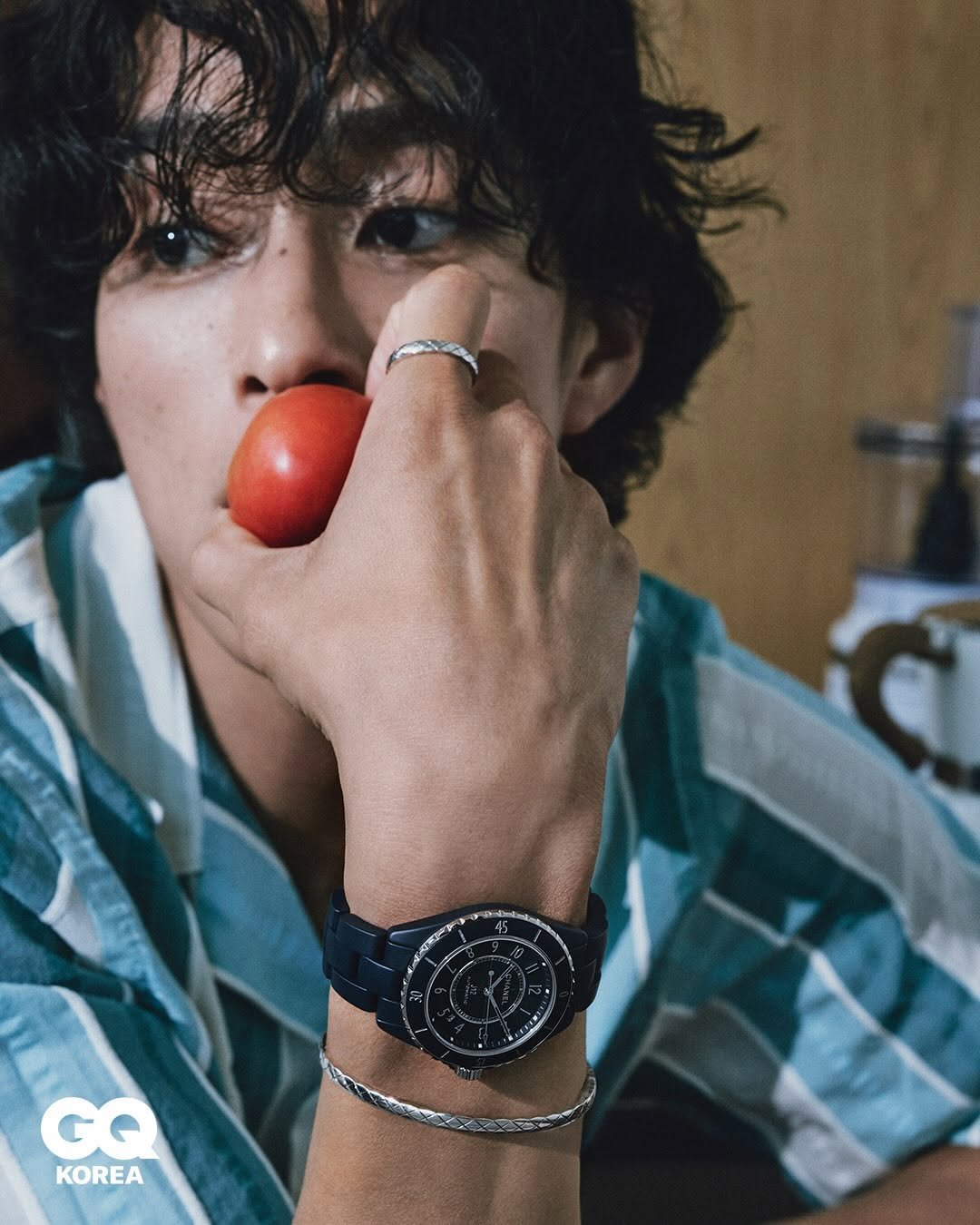 gq_korea 게시물 이미지: #협찬 𝙎𝙐𝙈𝙈𝙀𝙍 𝙊𝙁 𝙇𝙊𝙑𝙀
어젯밤의 잔향처럼 짧았지만 오래 기억될 여름의 한...