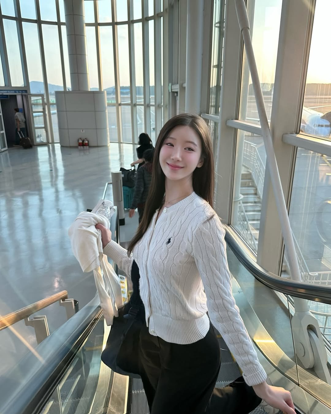 Photo shared by 𝐺𝑅𝐴𝐶𝐸 그레이스 | 영어회화 on February 23, 2025 tagging @roseglowie.