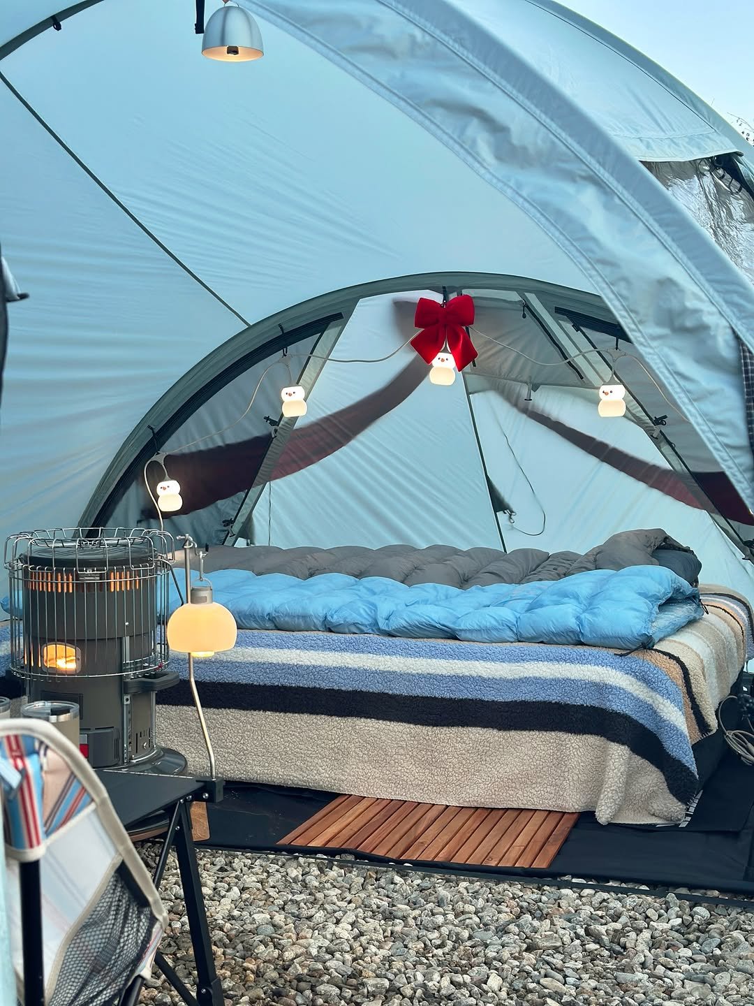 Photo shared by 루나의 캠핑&살림 on December 21, 2025 tagging @ladit.official, and @deosoutdoor_official. May be an image of campsite, mosquito net, outdoors and text.