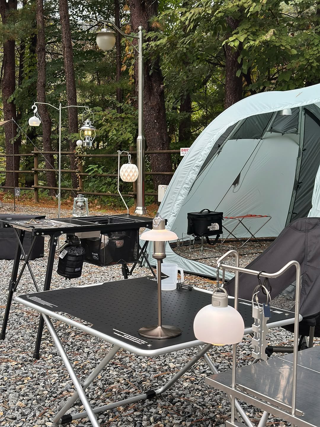 Photo shared by 루나의 캠핑&살림 on October 29, 2025 tagging @lumena__official, @campingandstyle, @camvil__, and @lifeoutdoor_kr. May be an image of campsite, chair, deck chair, outdoors and text.