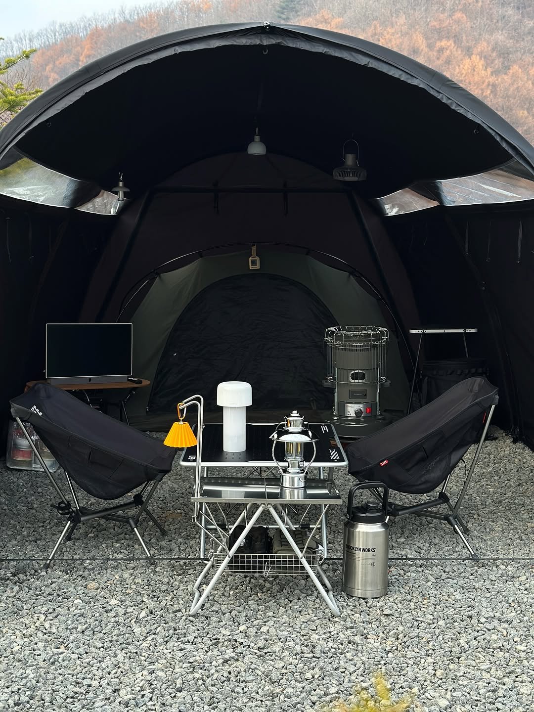 Photo shared by 루나의 캠핑&살림 on December 04, 2025 tagging @camvil__, @lifeoutdoor_kr, and @arbor_outdoor. May be an image of campsite, cooker, stove, deck chair and outdoors.