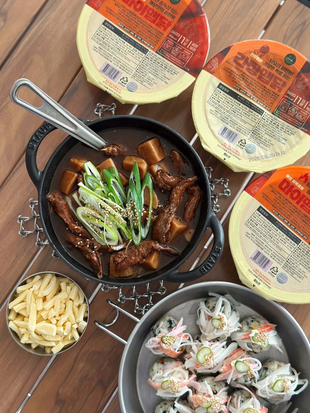 Photo shared by 루나의 캠핑&살림 on November 29, 2025 tagging @jorigo_official. May be an image of tofu, noodles, platter, pot, chopsticks, steamer and text.