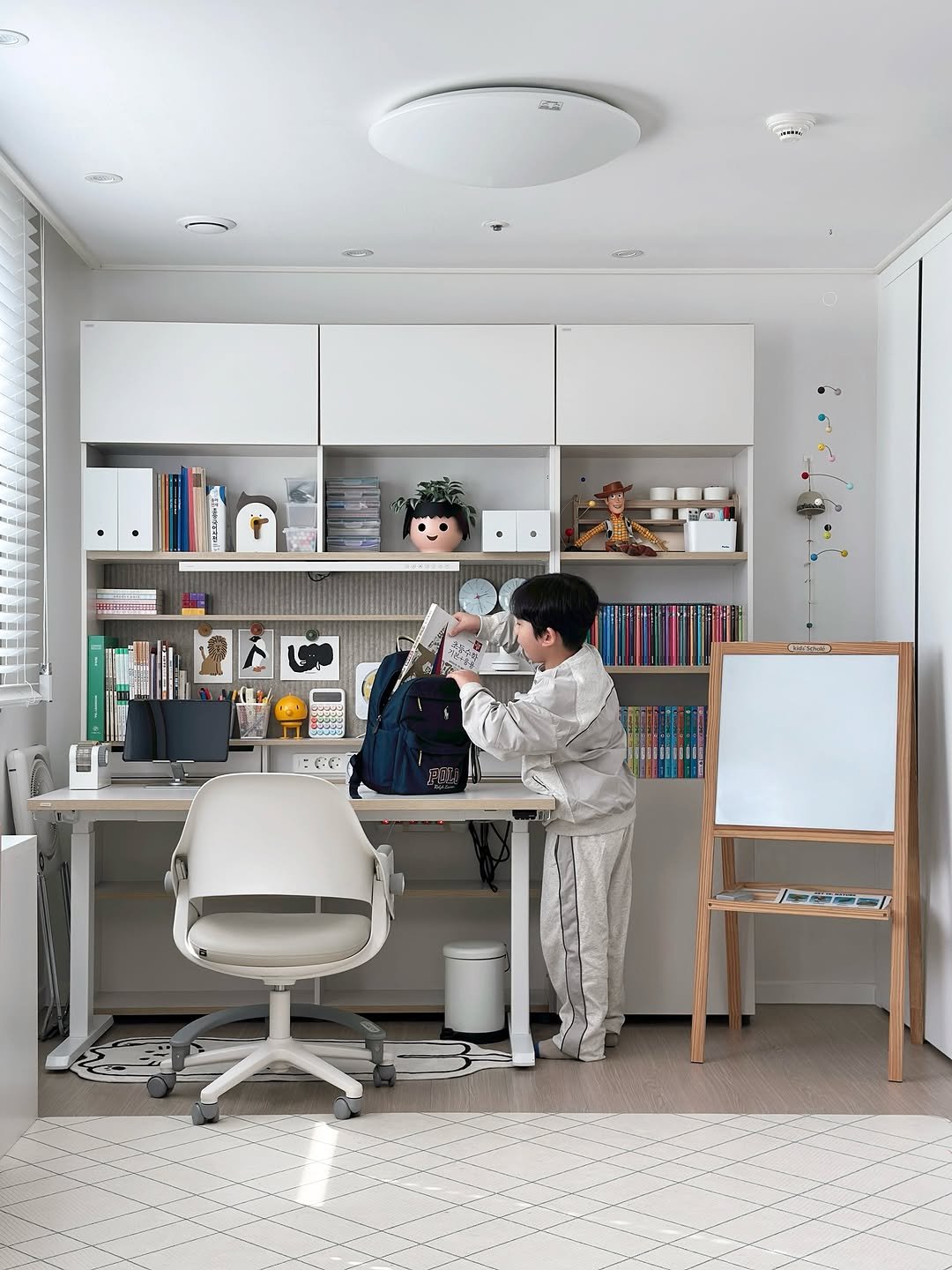 Photo by 루나의 캠핑&살림 on March 09, 2026. May be an image of bureau, desk, indoors, office and text.