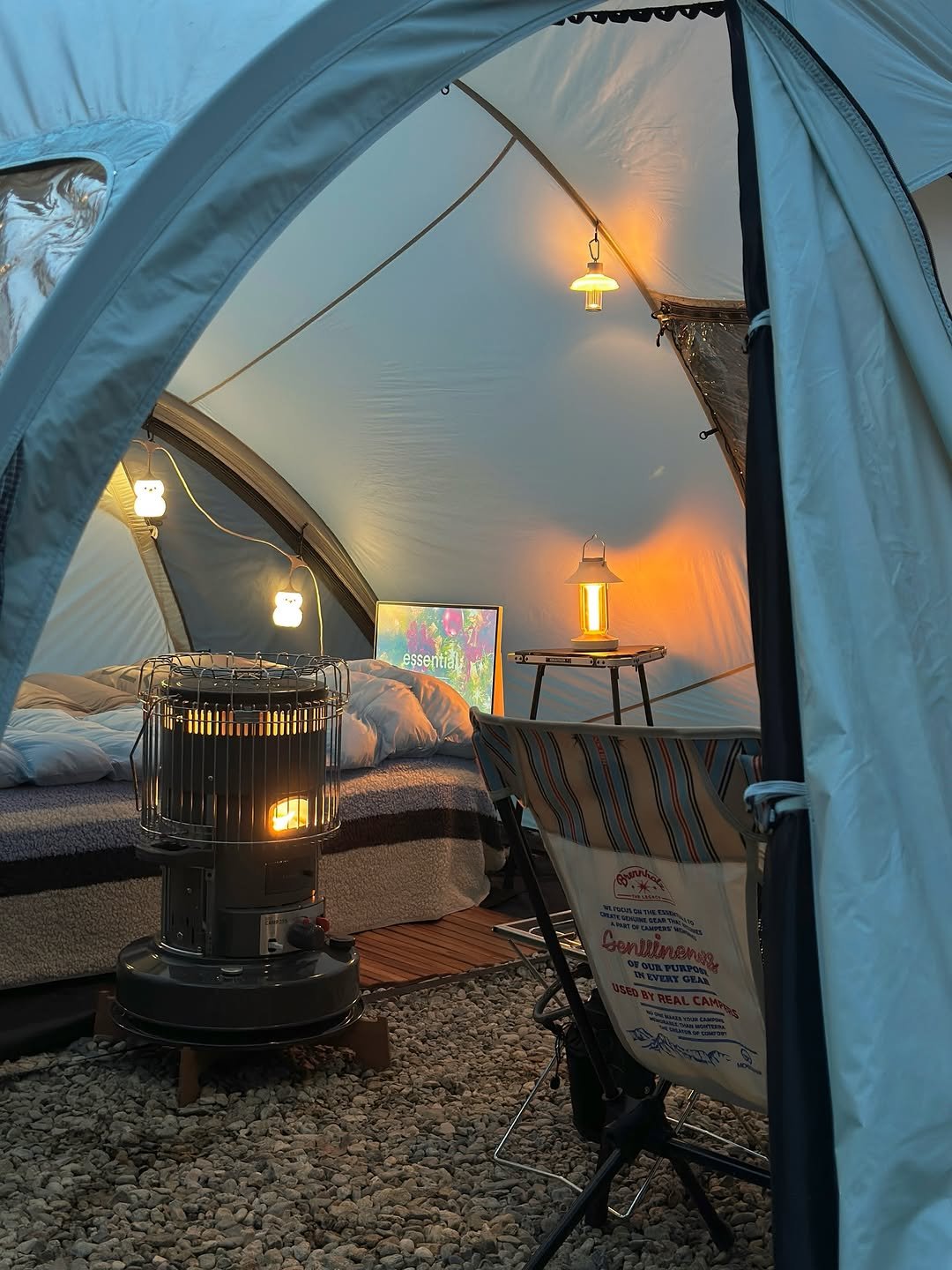 Photo by 루나의 캠핑&살림 on December 22, 2025. May be an image of campsite, tent, lantern, outdoors and text.
