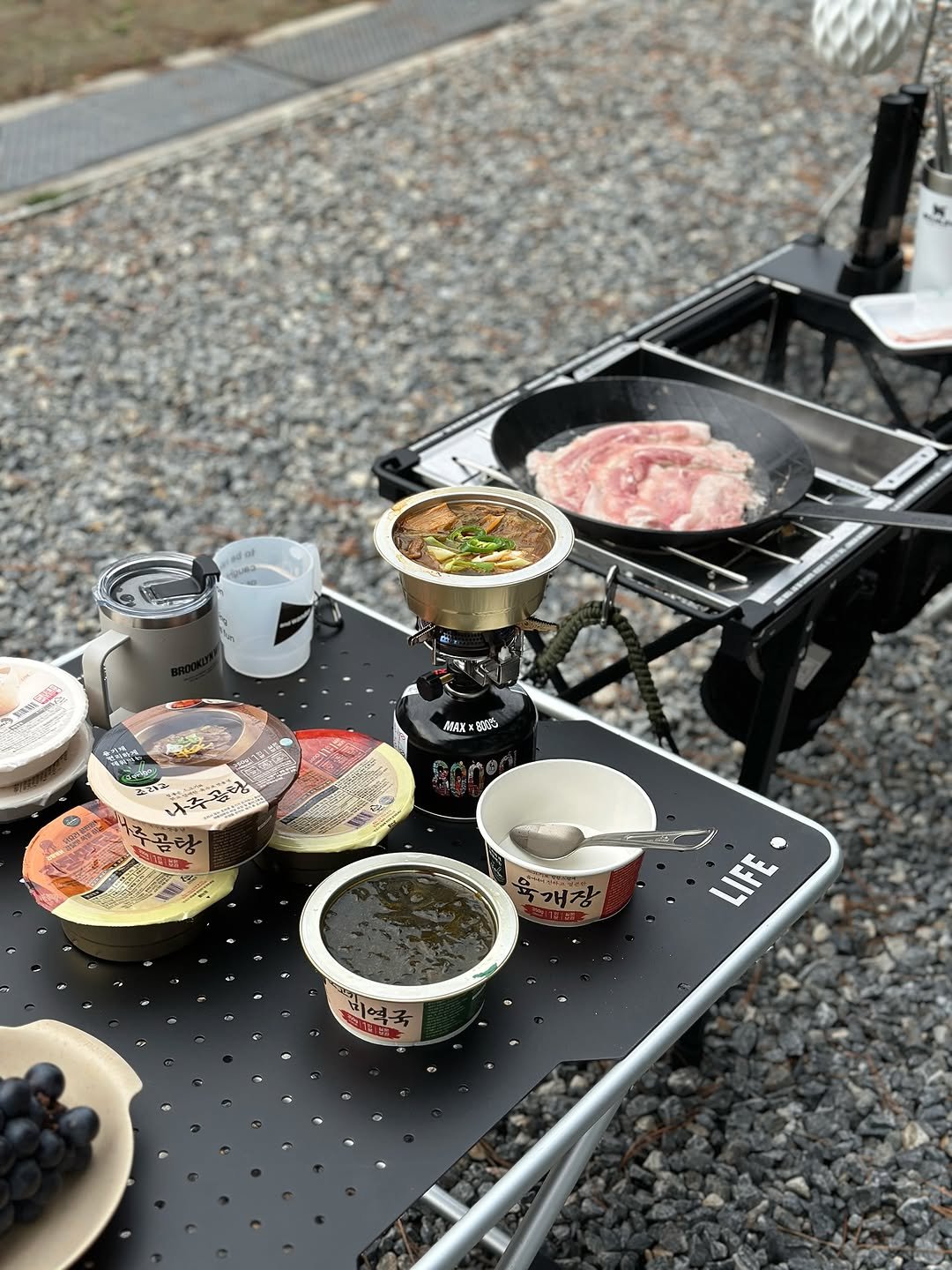 Photo shared by 루나의 캠핑&살림 on October 24, 2025 tagging @jorigo_official. May be an image of campsite, pot, tableware, cooker, outdoors and text.