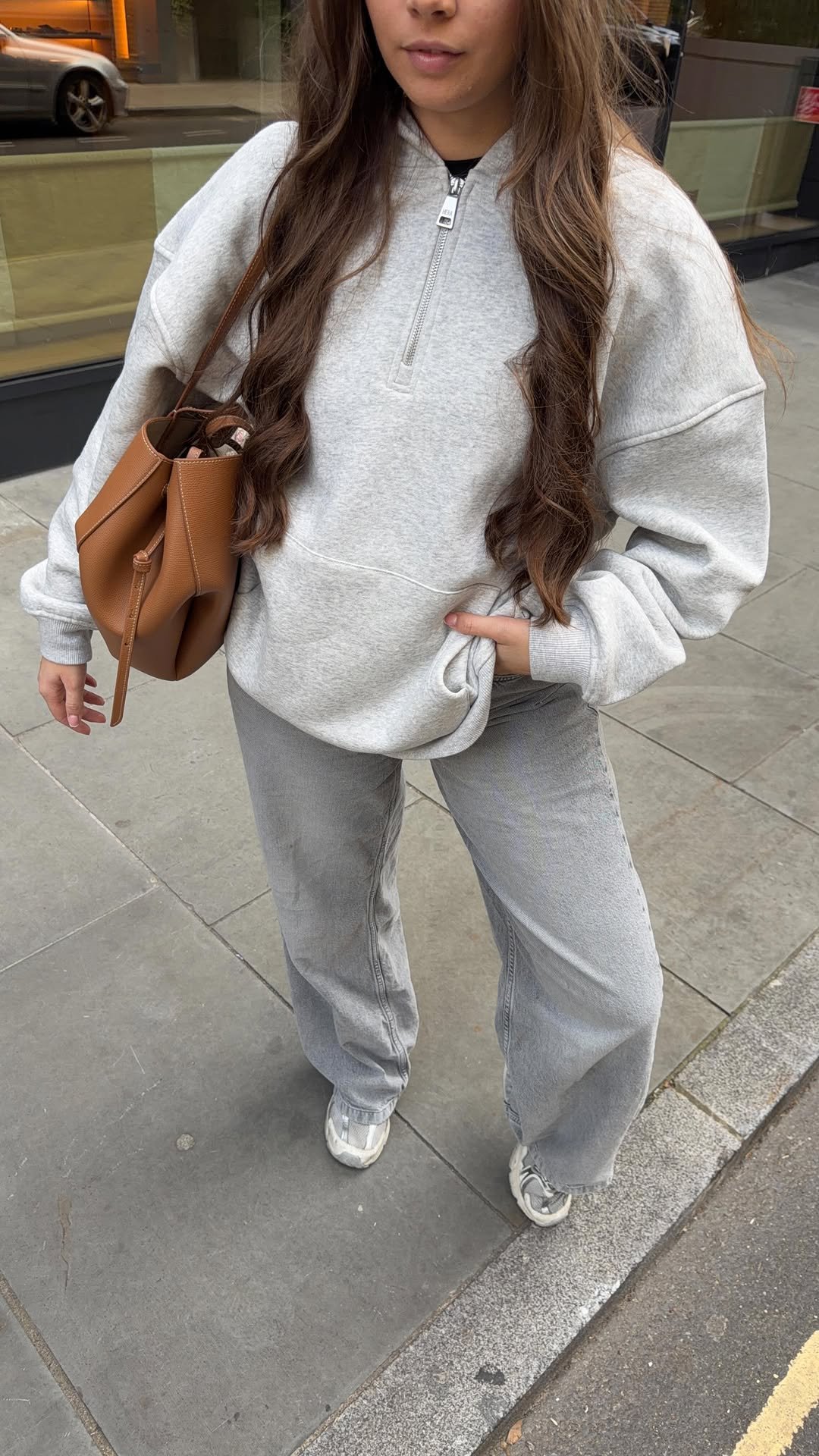 gracetutty 게시물 이미지: women store fat in their stomach because it’s...