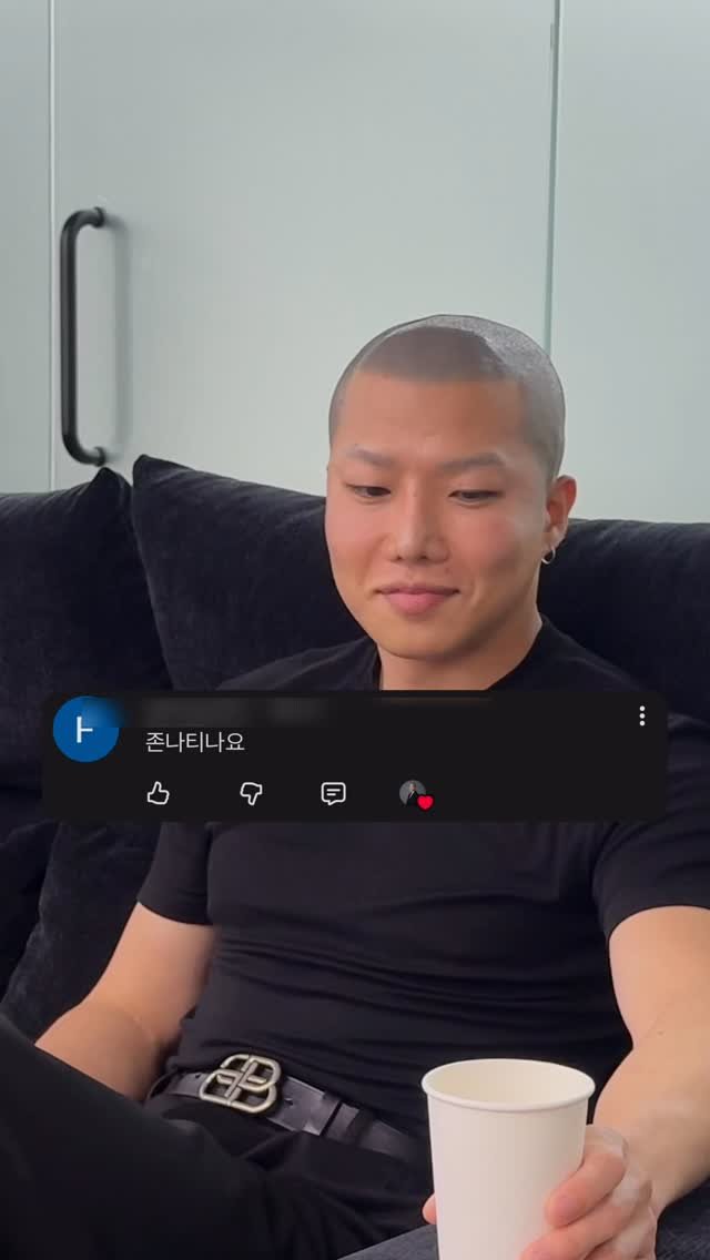graycity_nix 게시물 이미지: ”티가 난다.“ ”스님 같다.“
.
.
그 댓글들, 저도 빠짐없이 읽었습니다.

이...