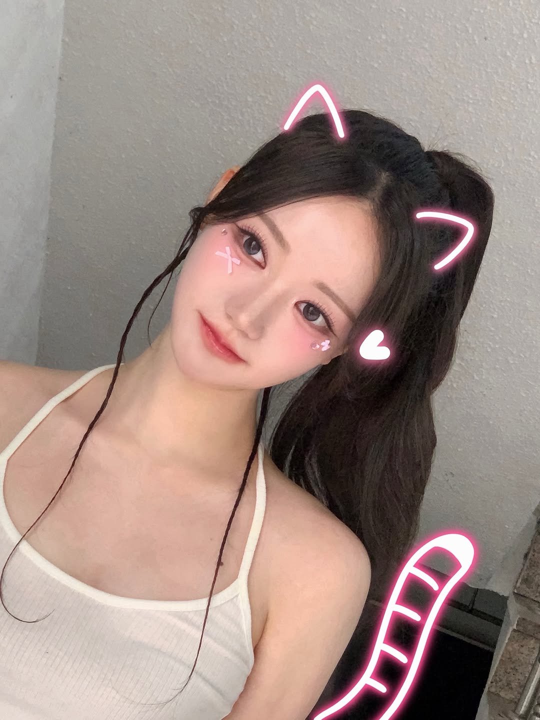 Photo by 박채은 on June 24, 2025. May be a selfie of one or more people, hair and text.