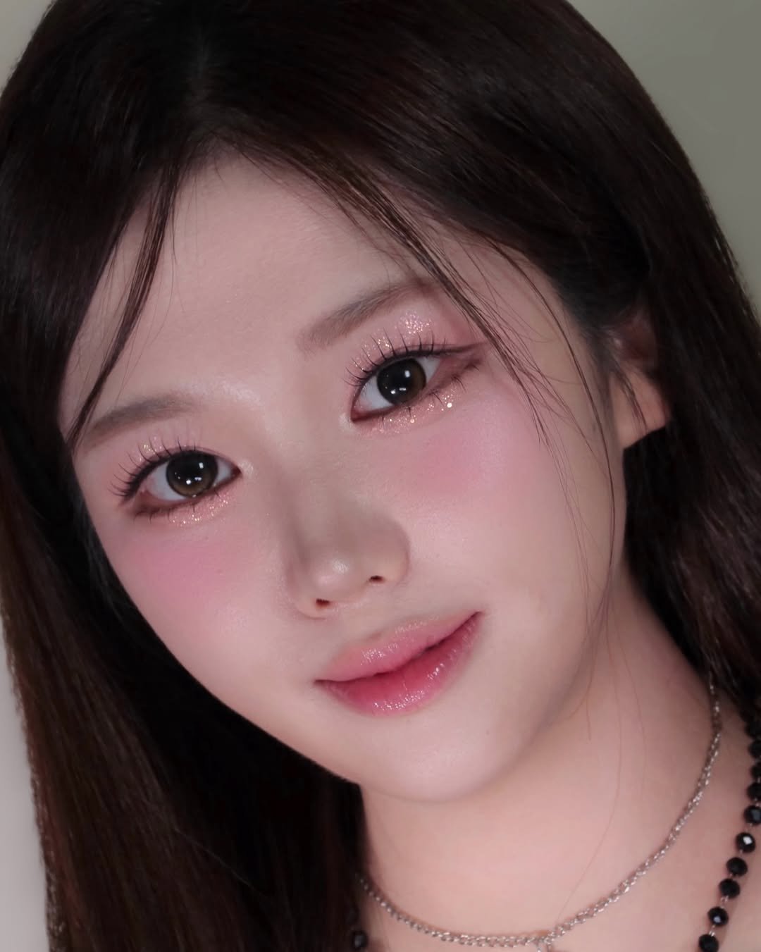 Photo shared by 청담메이크업 강남메이크업 韓国メイク │ 그리다, 청담 메이크업 on December 22, 2025 tagging @makeup_eunjin. May be a closeup of one or more people, eyeliner, hair, makeup and text.