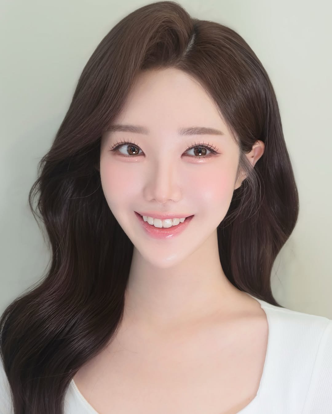 Photo shared by 청담메이크업 강남메이크업 韓国メイク │ 그리다, 청담 메이크업 on May 29, 2025 tagging @makeup_eunjin.