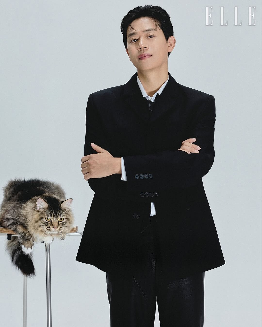 Photo shared by 김명철 on November 04, 2025 tagging @ellekorea, and @goodbye_nabiya.