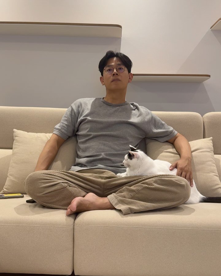 grrvet 게시물 이미지: .
사모 낳은 미야옹철

#미야옹철의육묘일기 
#고양이사모님
#아들낳은후궁
#미야옹철#김명철수의사