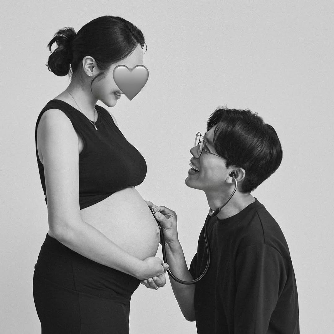 Photo by 김명철 on August 23, 2025. May be a black-and-white image of 2 people, baby and text.