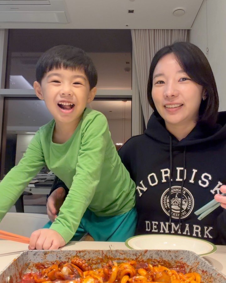 gs___park 게시물 이미지: 임신 이후로 드디어 첫 쭈꾸미를 먹게된 제아내
오랜만에 먹는거라 그런지 우동사리에...