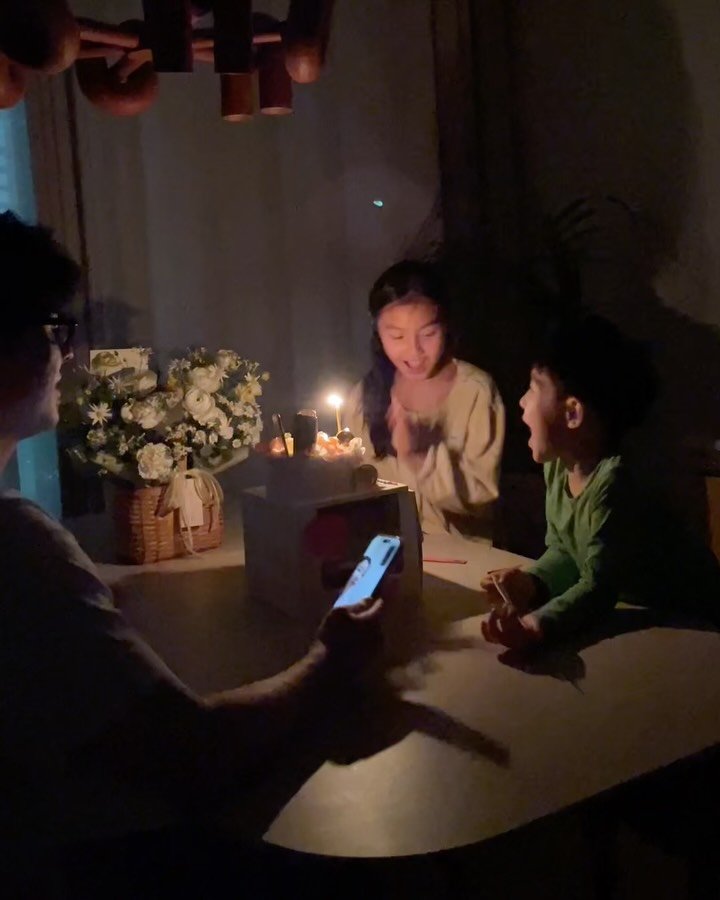 gs___park 게시물 이미지: 이렇게 축하를 받아도 되는 날인가 싶은날
어제는 날벼락 같은 무서운 아빠였는데도...