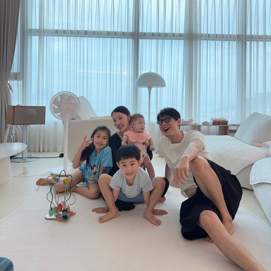 gs___park 게시물 이미지: 요즘 지나가면서 해주시는말
“서루빈 아빠 행복이 무뎌질만큼 행복해지세요🤍”
내가...