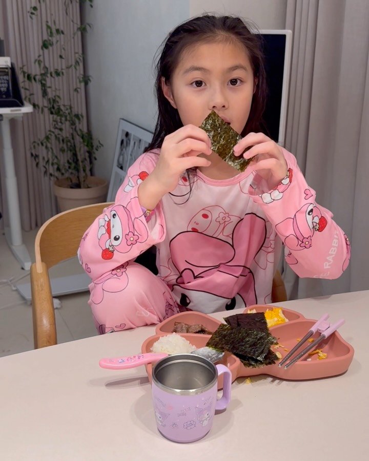 gs___park 게시물 이미지: 이날 우리가 먹으려고 준비했던 반장김..
진작 좀 달라고 얘기하지 그랬어..
이제...