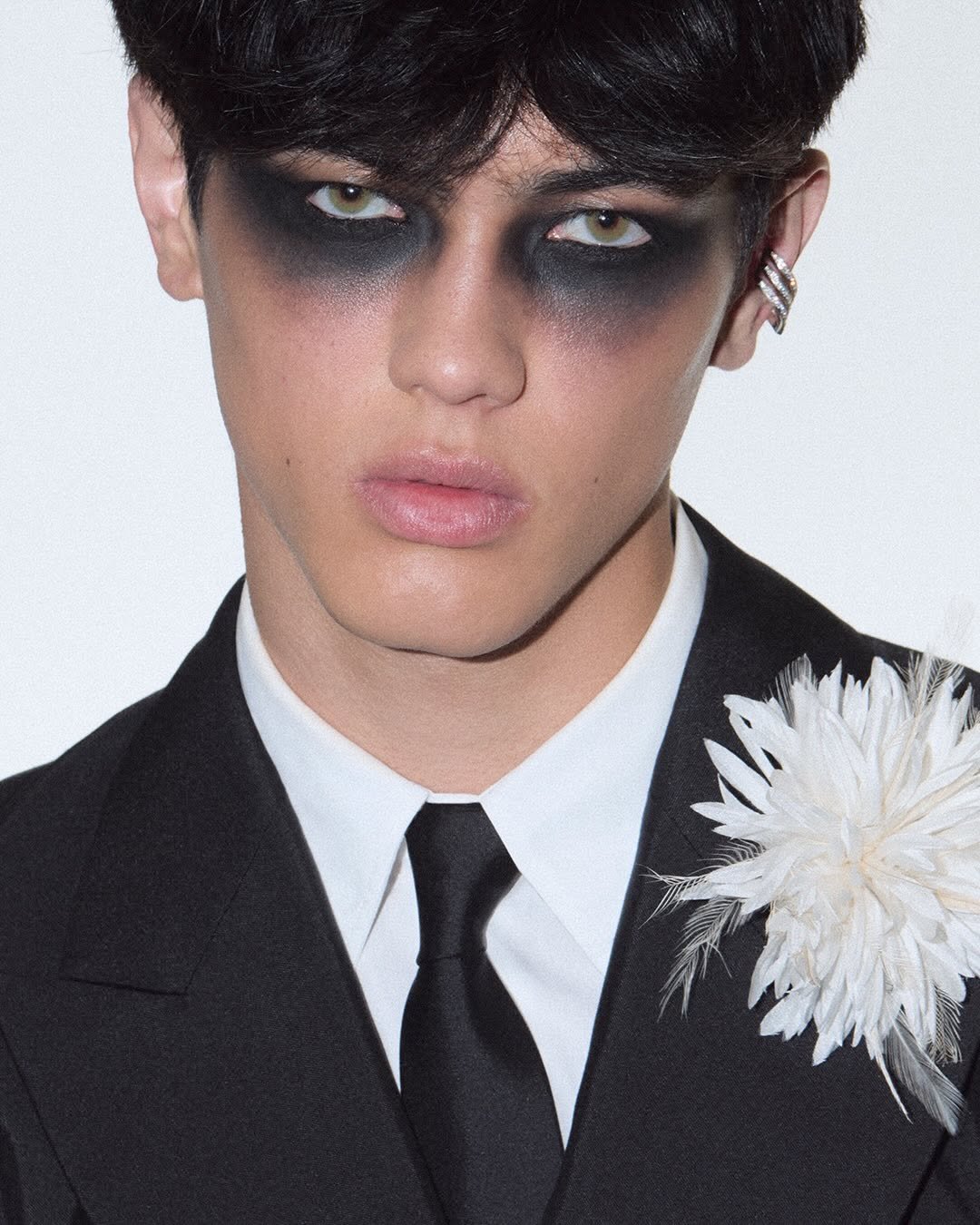 gucci 게시물 이미지: RUNWAY BEAUTY 

Makeup at the show revealed...