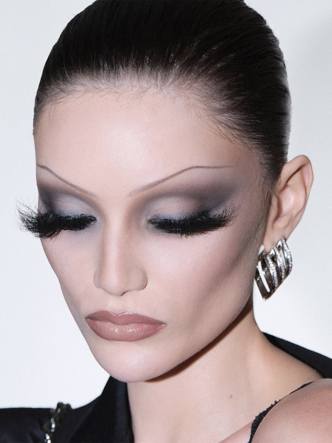 gucci 게시물 이미지: RUNWAY BEAUTY

Makeup at the show revealed...