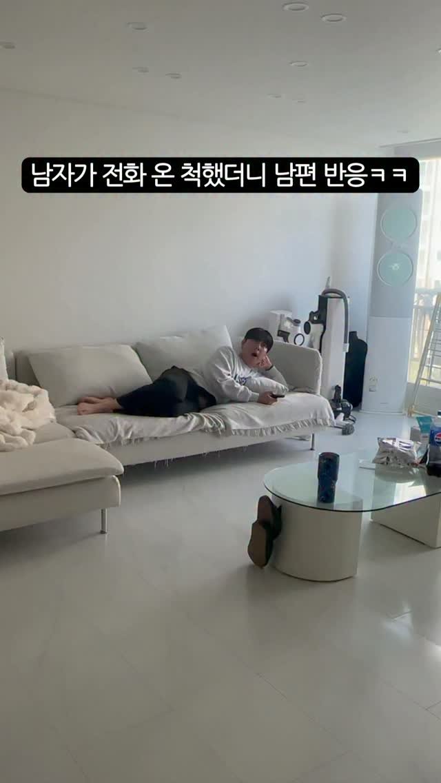 gueul_couple 게시물 이미지: 세상 하찮은 질투 ㅋㅋㅋ #부부 #장난 #몰래카메라