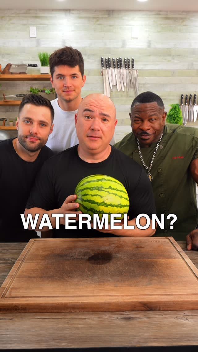 gugafoods 게시물 이미지: How to Cut a Watermelon!