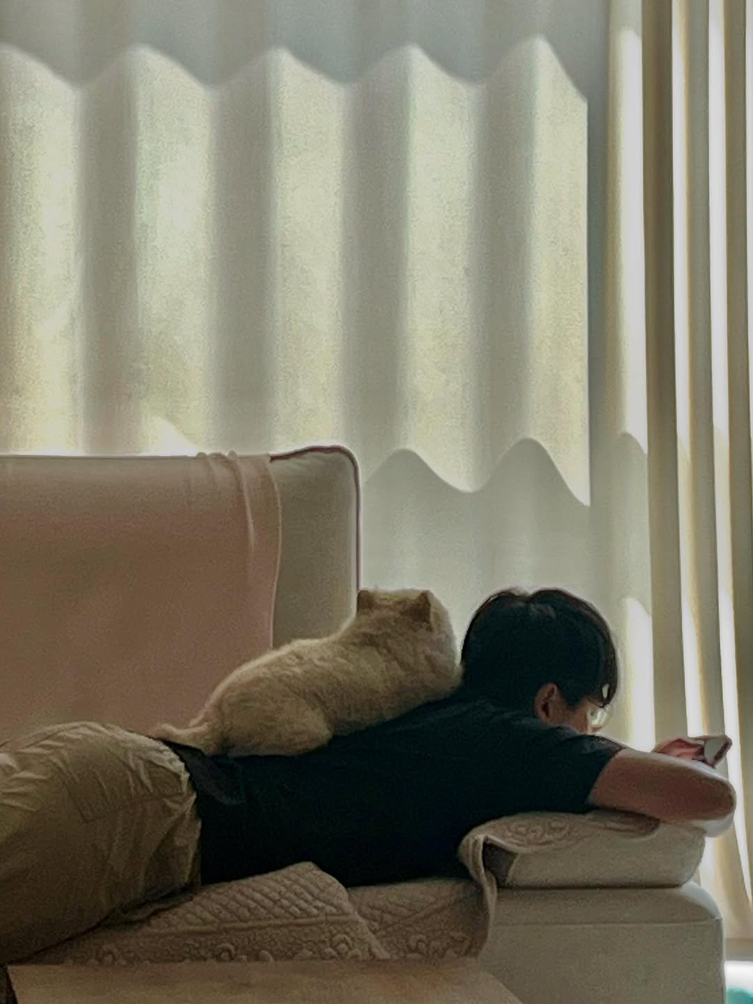gumayusi 게시물 이미지: A Cozy Afternoon