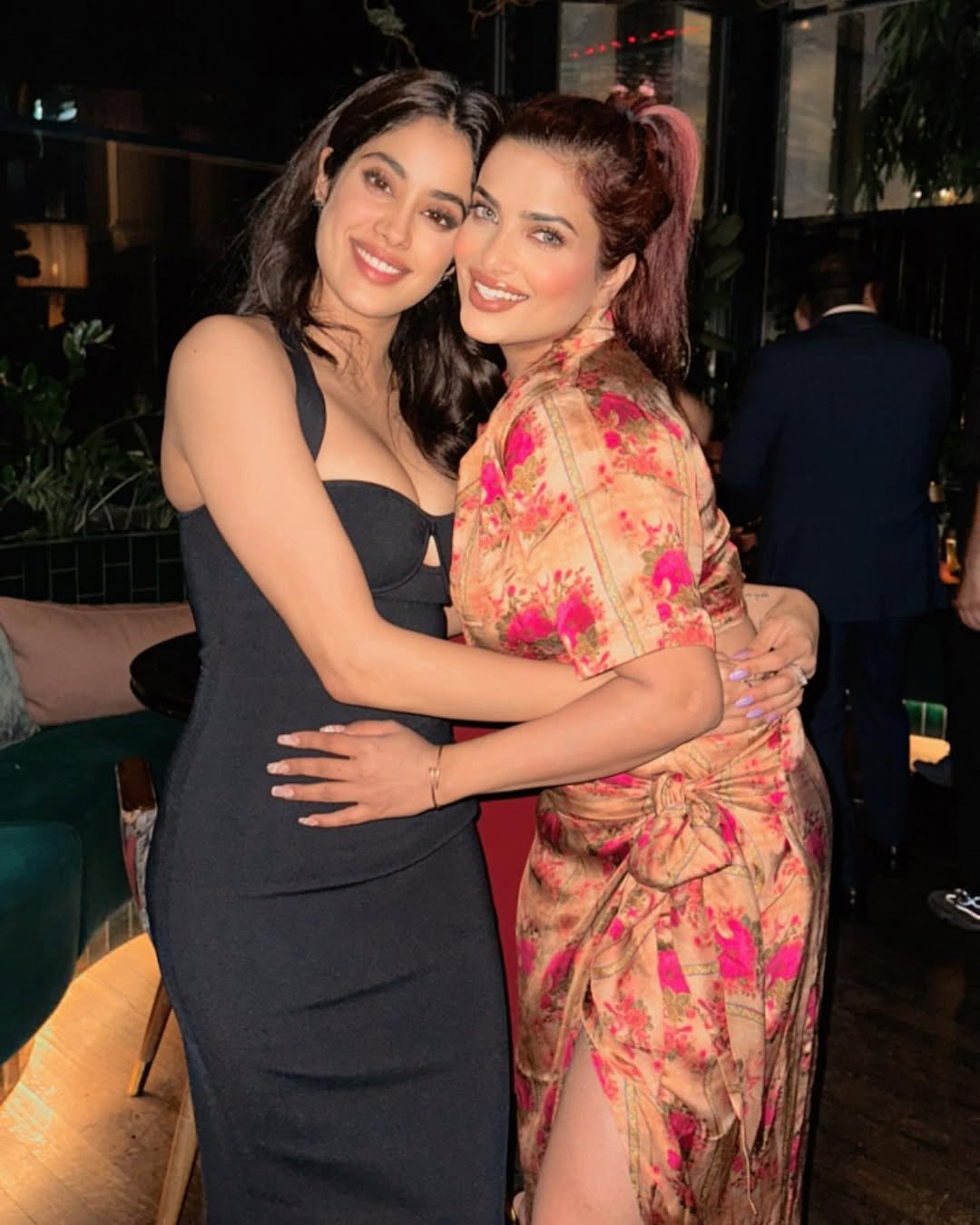 Photo shared by Guneet Virdi💄💋 on July 09, 2023 tagging @janhvikapoor.