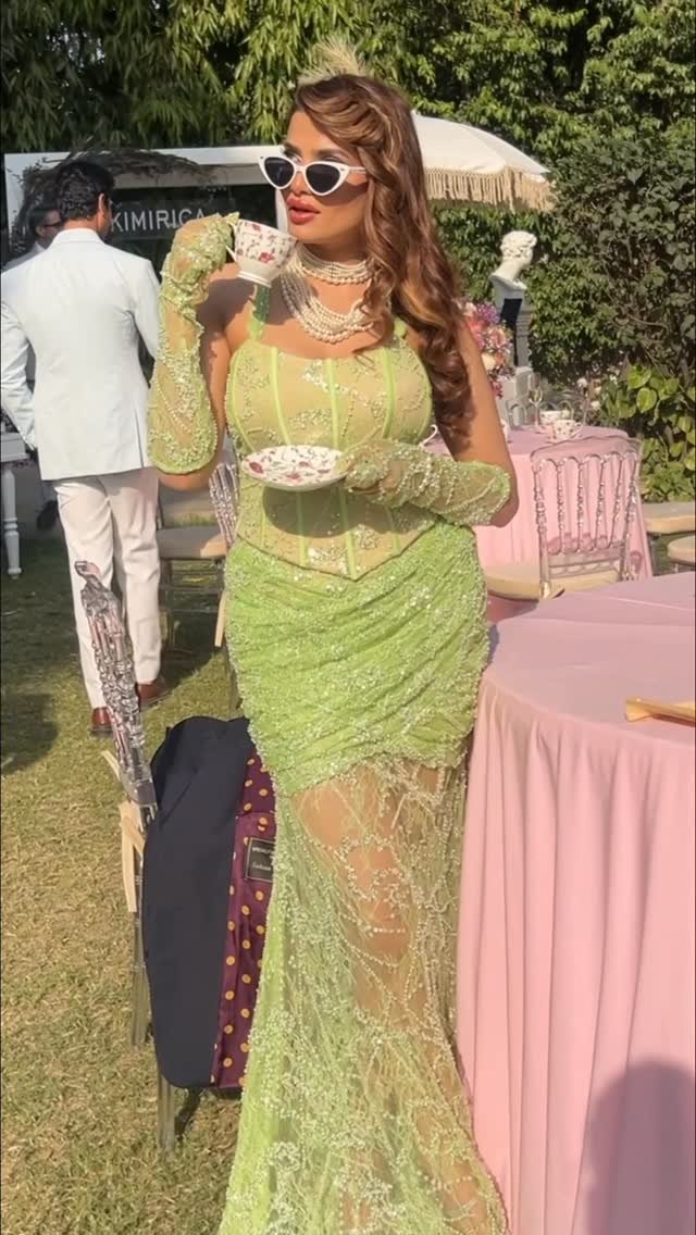 guneetvirdimua 게시물 이미지: High tea but make it Bridgerton couture. 
For...