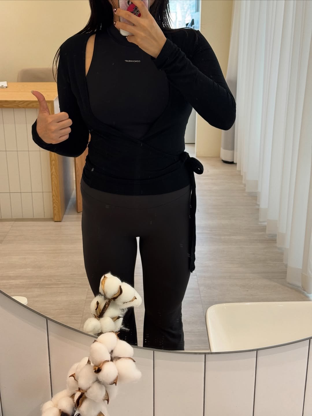 Photo shared by 건장걸 on January 04, 2026 tagging @conchwear, and @conchwear_official. May be a selfie of activewear, sweatpants, top, sportswear and text.