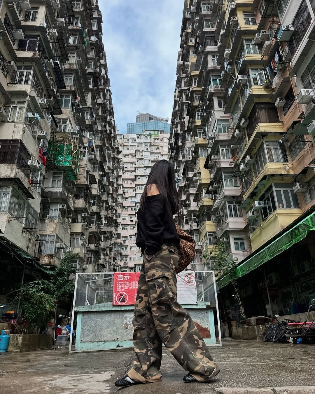 Photo shared by 건장걸 on February 14, 2025 tagging @originals_kr, @bohemian_seoul, and @coolsis.hotgirl.