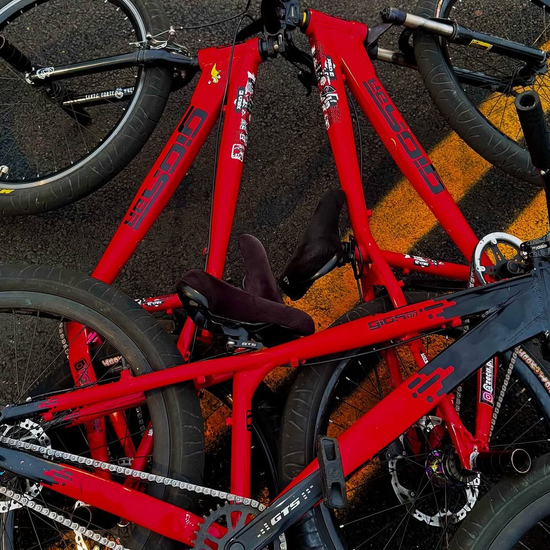 Photo shared by Gustavo Lopes on October 12, 2025 tagging @gustaawb_reserva. May be an image of bicycle, tire and text.