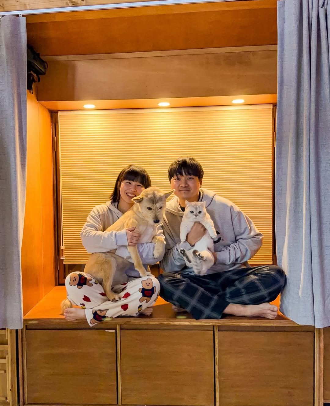 gwakjisaedaek 게시물 이미지: 우리 네식구🤍

월급 대신 ‘자유’를 선택하고,
제주 시골에서 강아지와 고양이와...