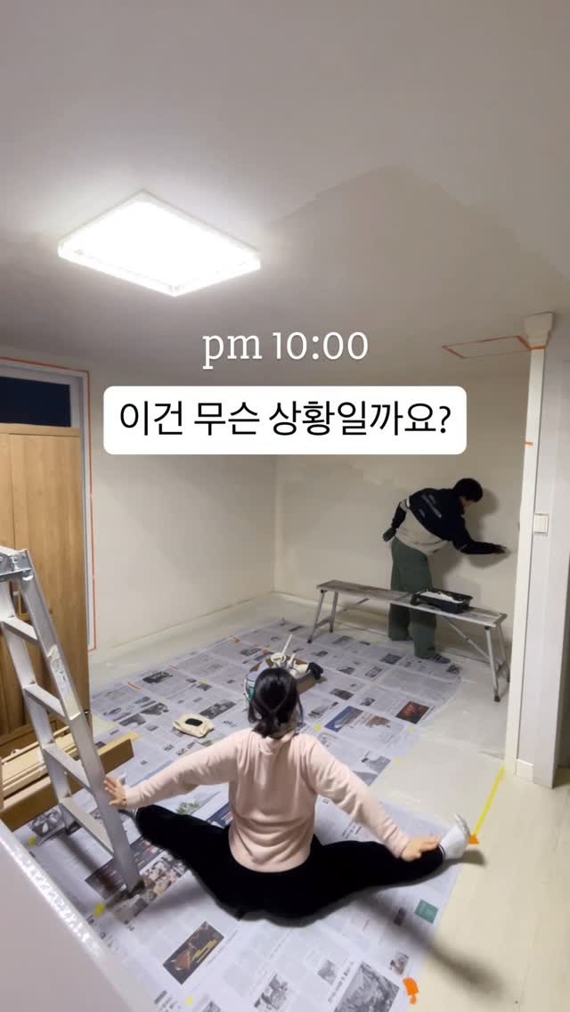 gwakjisaedaek 게시물 이미지: 달밤에 이건 무슨 상황일까요? 🤣

정말 하루하루 시트콤인 우리,
오늘도 각자...
