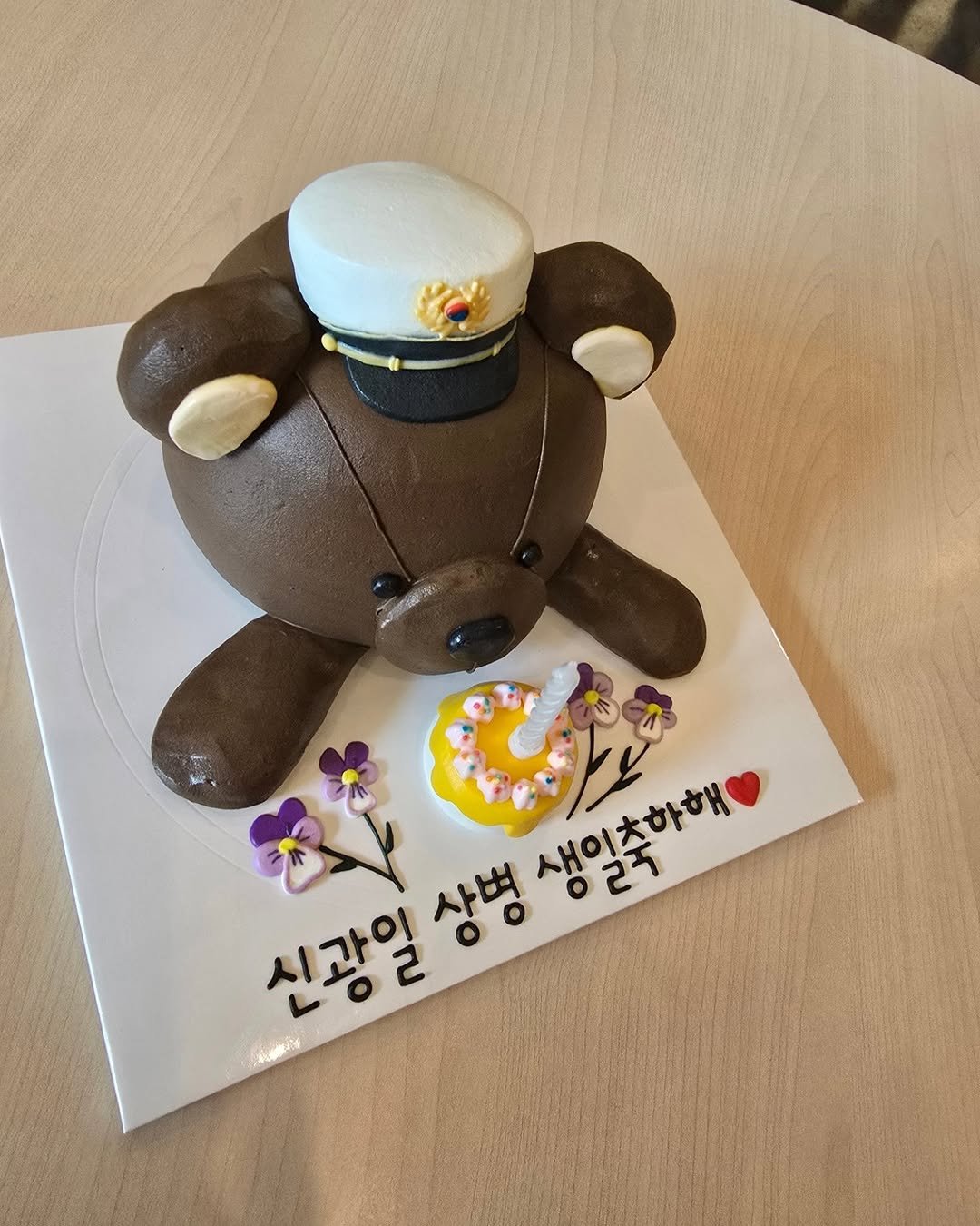gwangil_shin 게시물 이미지: 생일 축하해줘서 너무 고마워요!!!
군인에게도 이런 사랑을 주다니 생일카페 다...