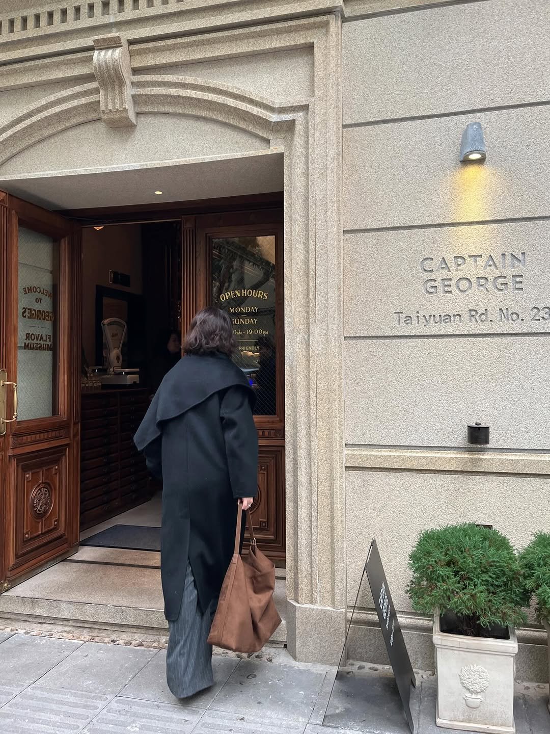 Photo shared by 패션마케터 가영 Kay Lee on November 30, 2025 tagging @leveje_official. May be an image of overcoat and text.