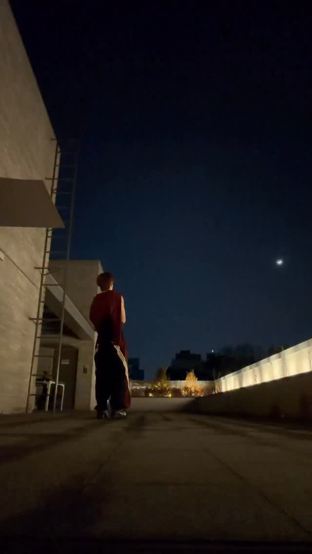 gye.v_v 게시물 이미지: Moonwalkin’🌙

#베리베리 #VERIVERY #VRVR
#계현 #GYEHYEON