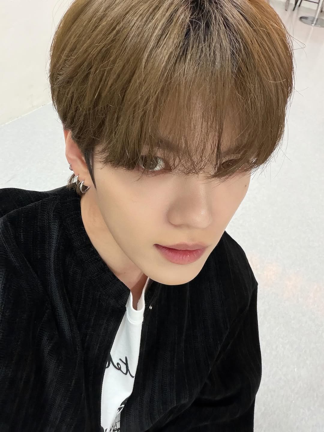 Photo by 조계현 on February 25, 2026. May be an image of one or more people, hair and text.