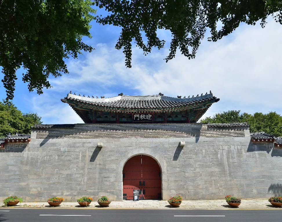 gyeongbokgung_palace_official 게시물 이미지: <📌경복궁 영추문 홍예 판문 보수공사에 따른 한시적 폐문 시행 기간 연장 안내...