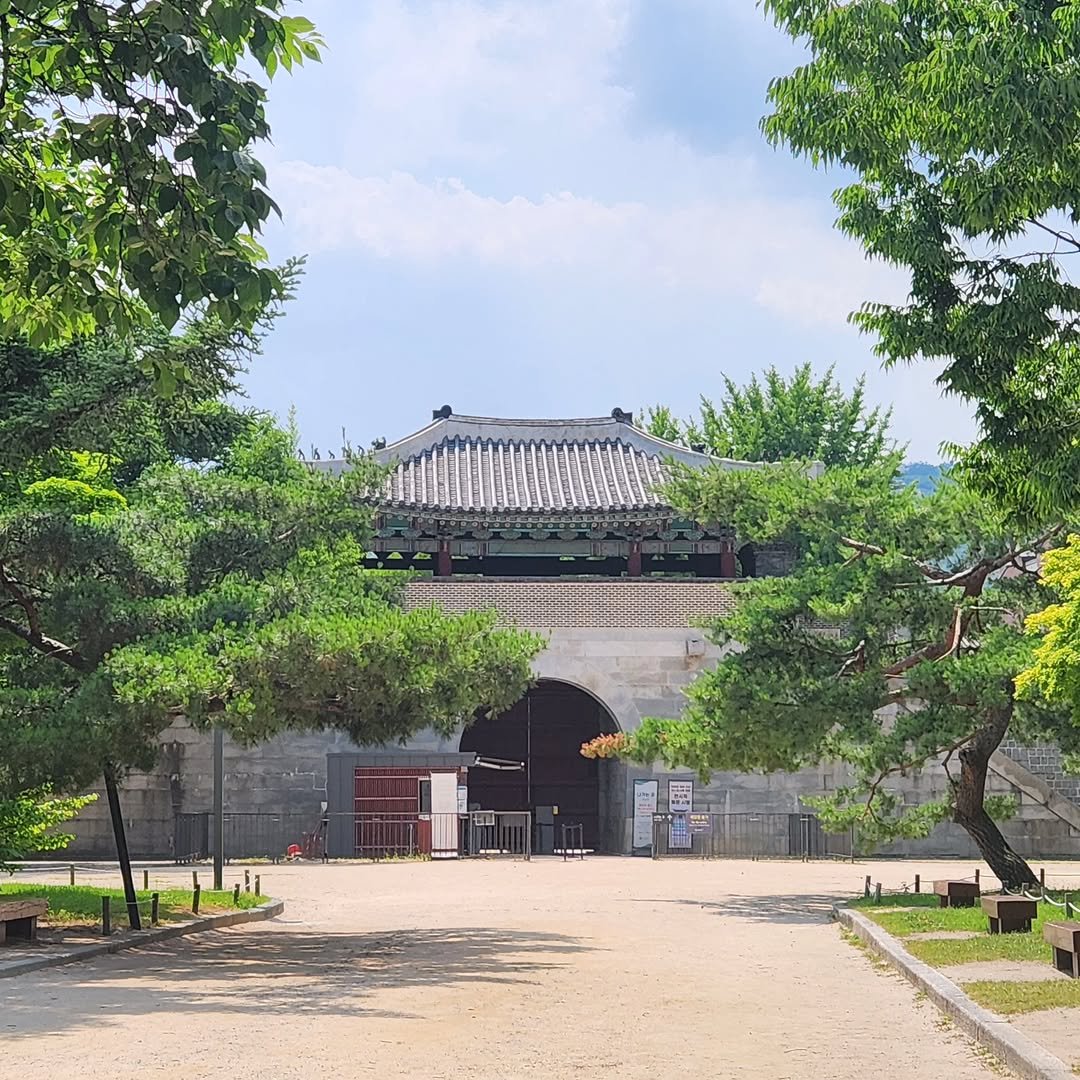gyeongbokgung_palace_official 게시물 이미지: <📌경복궁 영추문 홍예 판문 보수공사에 따른 한시적 폐문 시행...