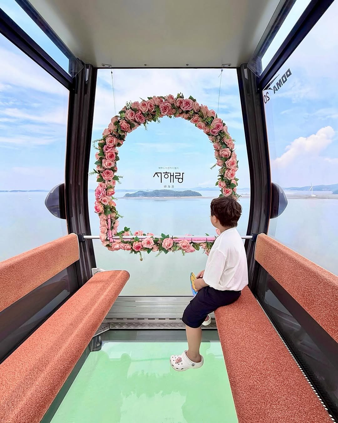 Photo by 경기관광공사 on August 18, 2025. May be an image of 1 person, train, cablecar, flower, houseboat and text.