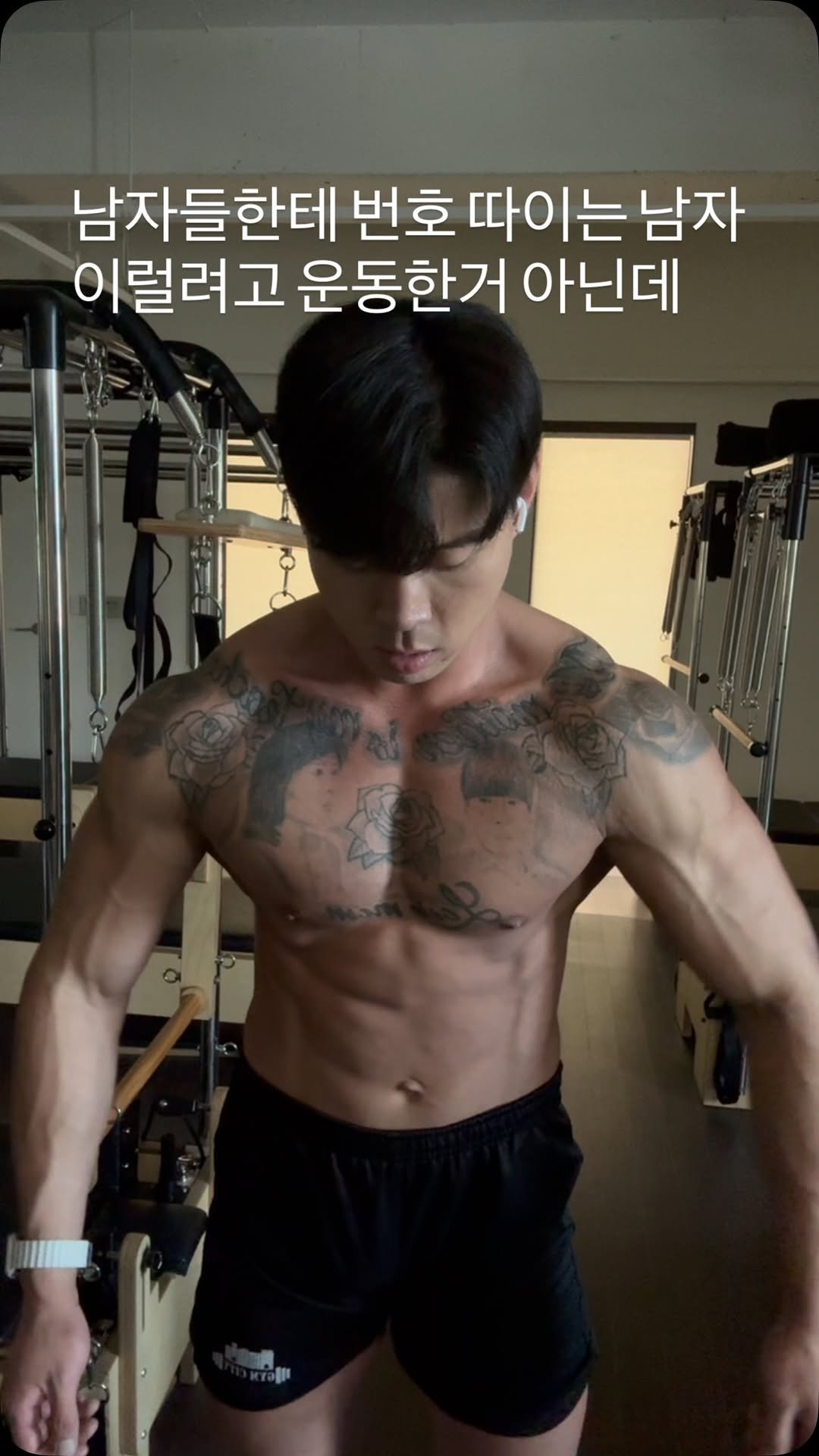 gymcity_mplee_ 게시물 이미지: 주말마다 남자들한테 인스타랑 번호 따이는중,,,