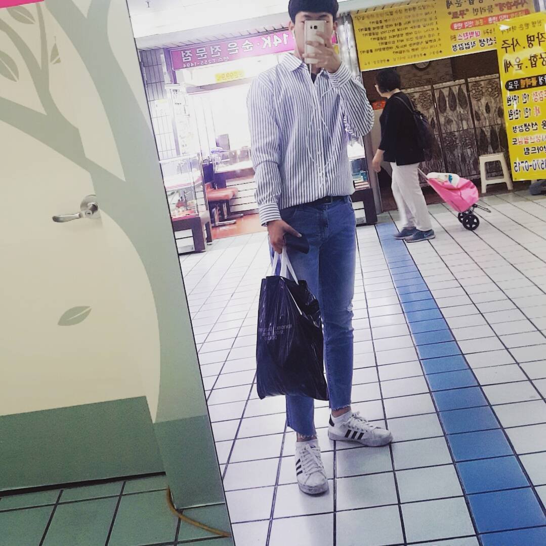 gyu.11 게시물 이미지: 오늘 옷을삿다  처음이렇게입어본다 ..#20살 #남포동 
#소통 #일상스타그램 ...