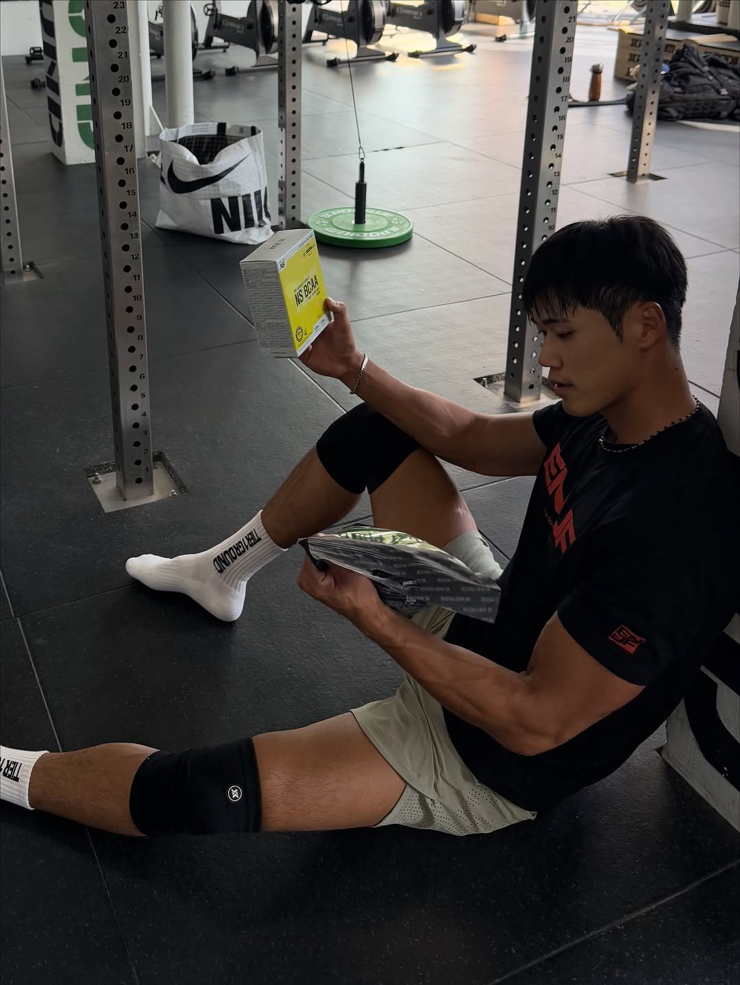 Photo shared by 이동규 on October 27, 2025 tagging @nsprotein_official. May be an image of body building, shaker, sportswear, barbell, water bottle and text that says 'NII O Oa 精)'.