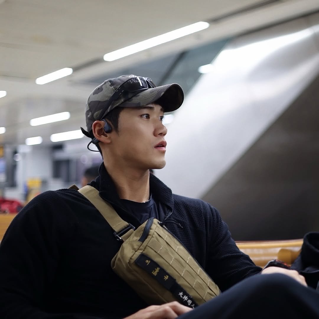 Photo shared by 이동규 on December 23, 2025 tagging @shokzkr. May be an image of one or more people, military uniform and text.