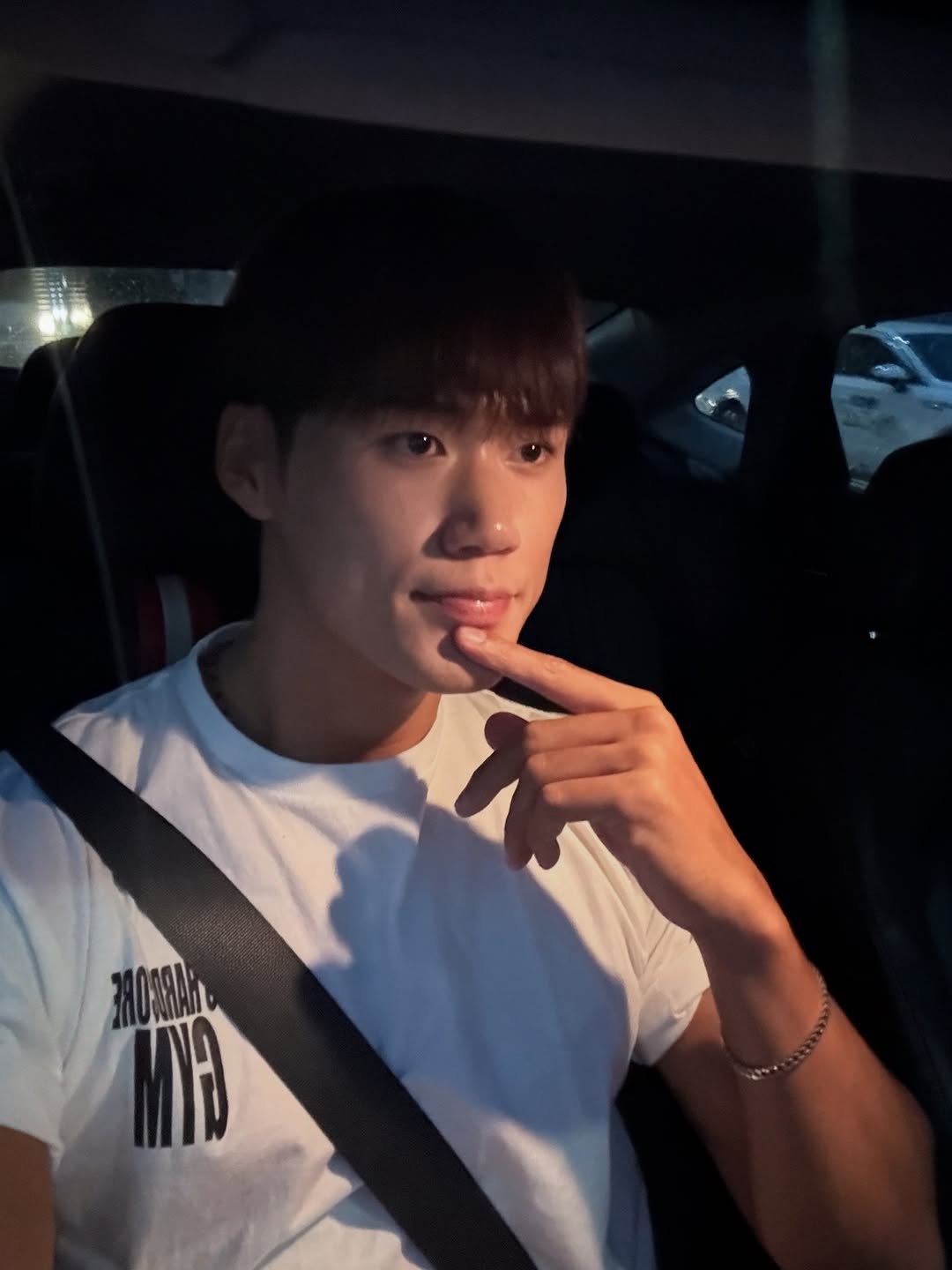 Photo by 이동규 on October 31, 2025. May be a selfie of one or more people, hair, biceps and text.